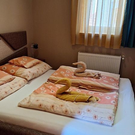 Betty-Major Apartman ไฮจ์ดุสโซบอสโล ภายนอก รูปภาพ